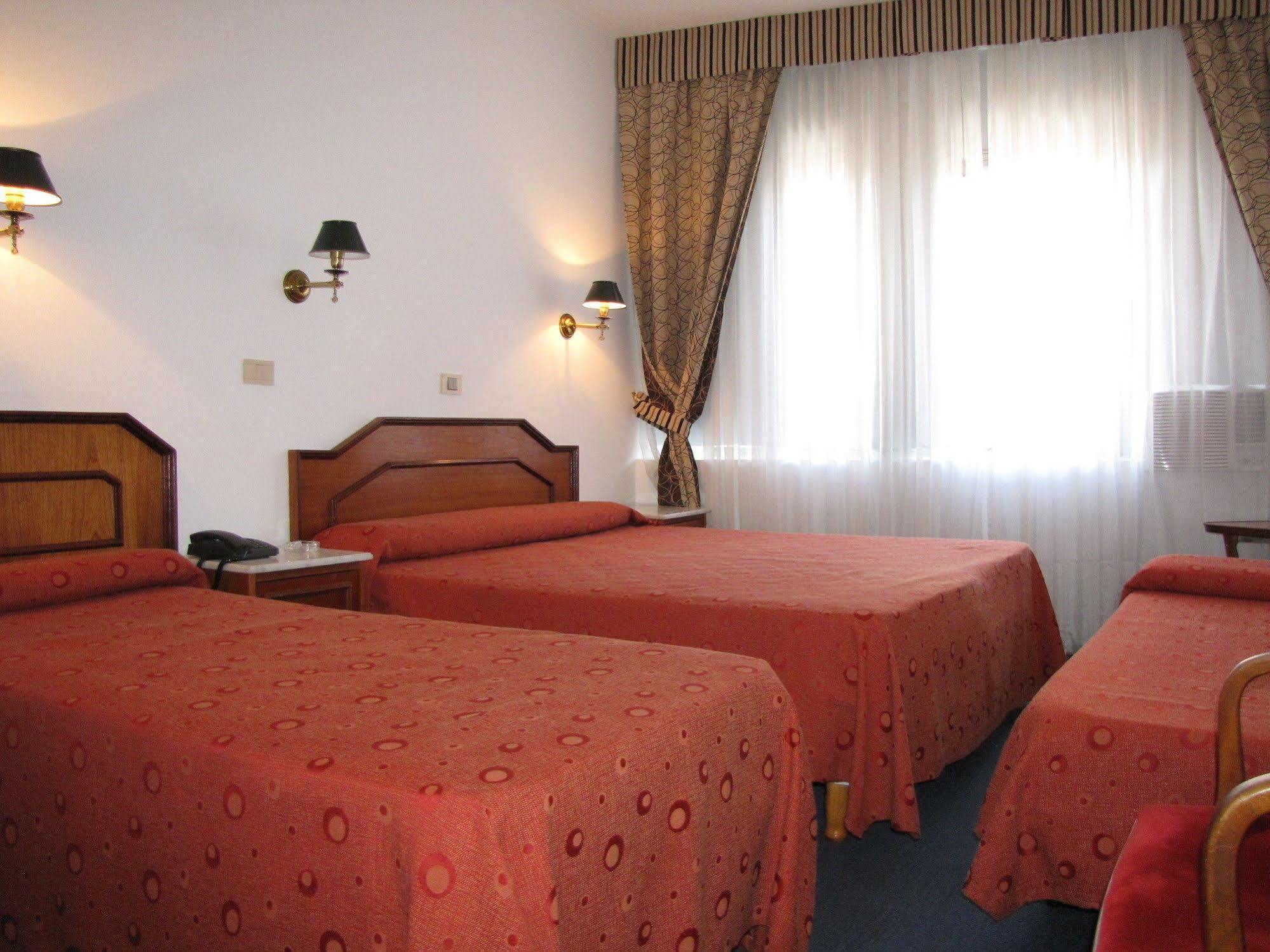 Hotel Tres Sargentos Buenos Aires Extérieur photo